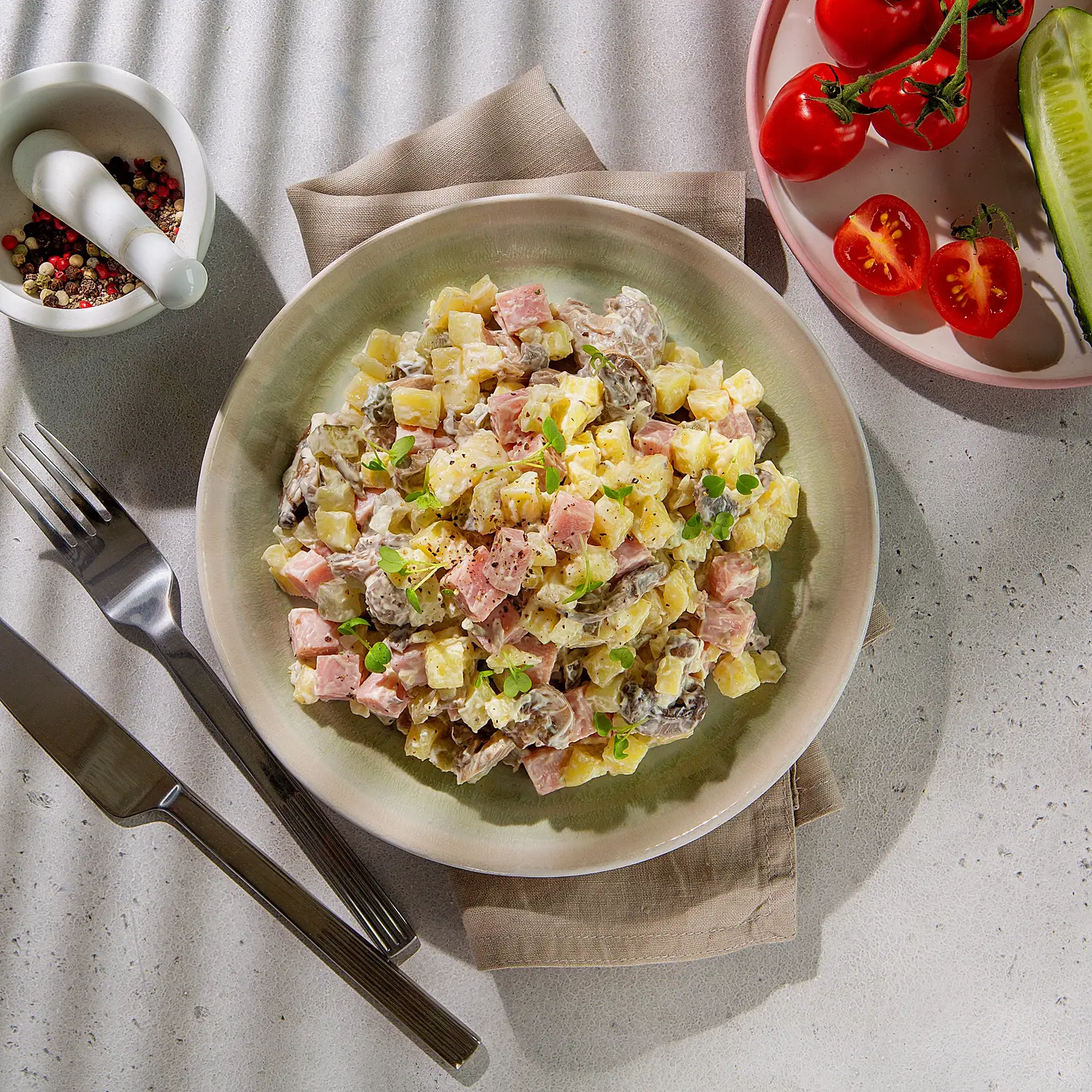 Изображение товара Салат с ветчиной и овощами М Кухня 200 г домашний вкус