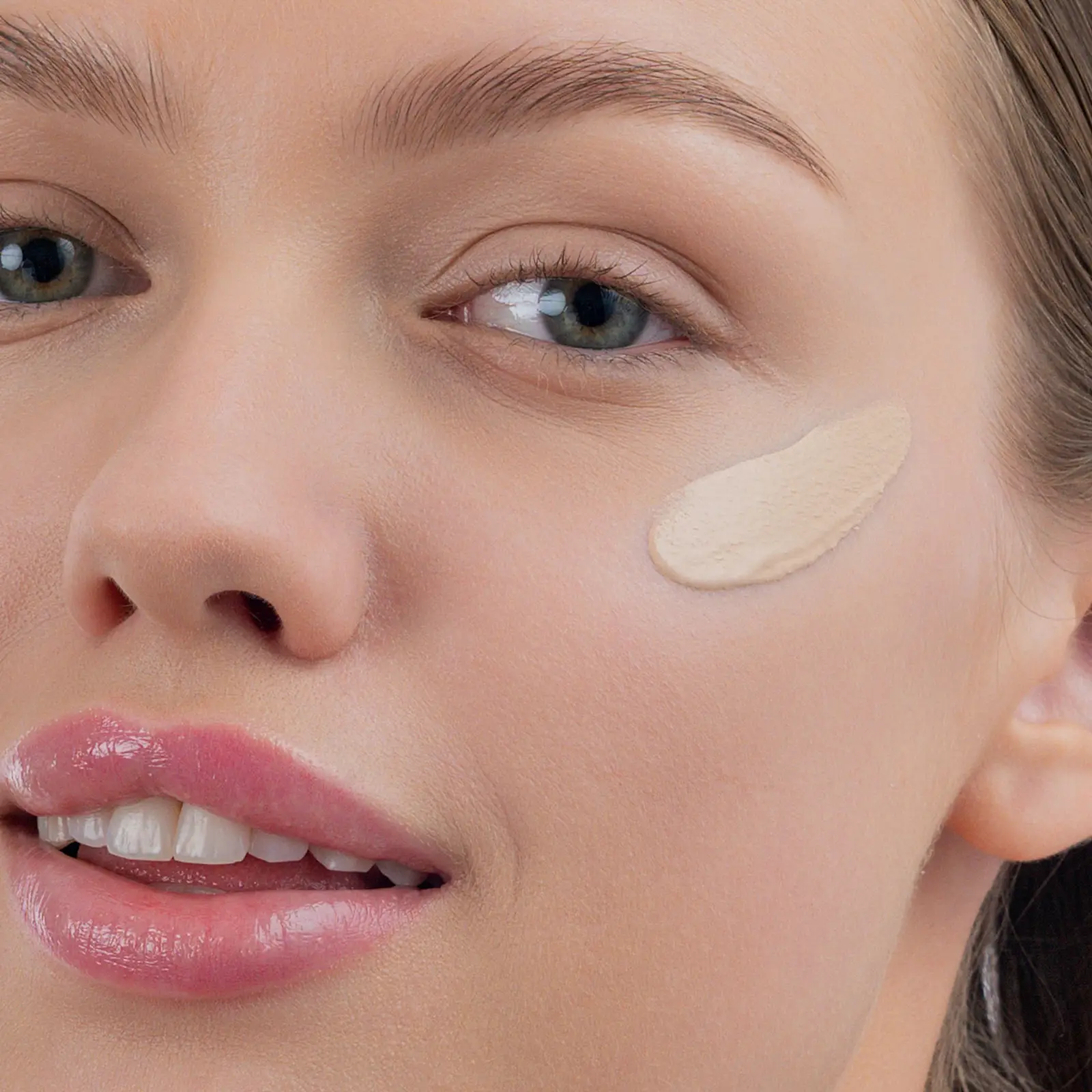 Тональный крем с эффектом сияния тон 04 Коричневый Divage Way To Glow - фото 2