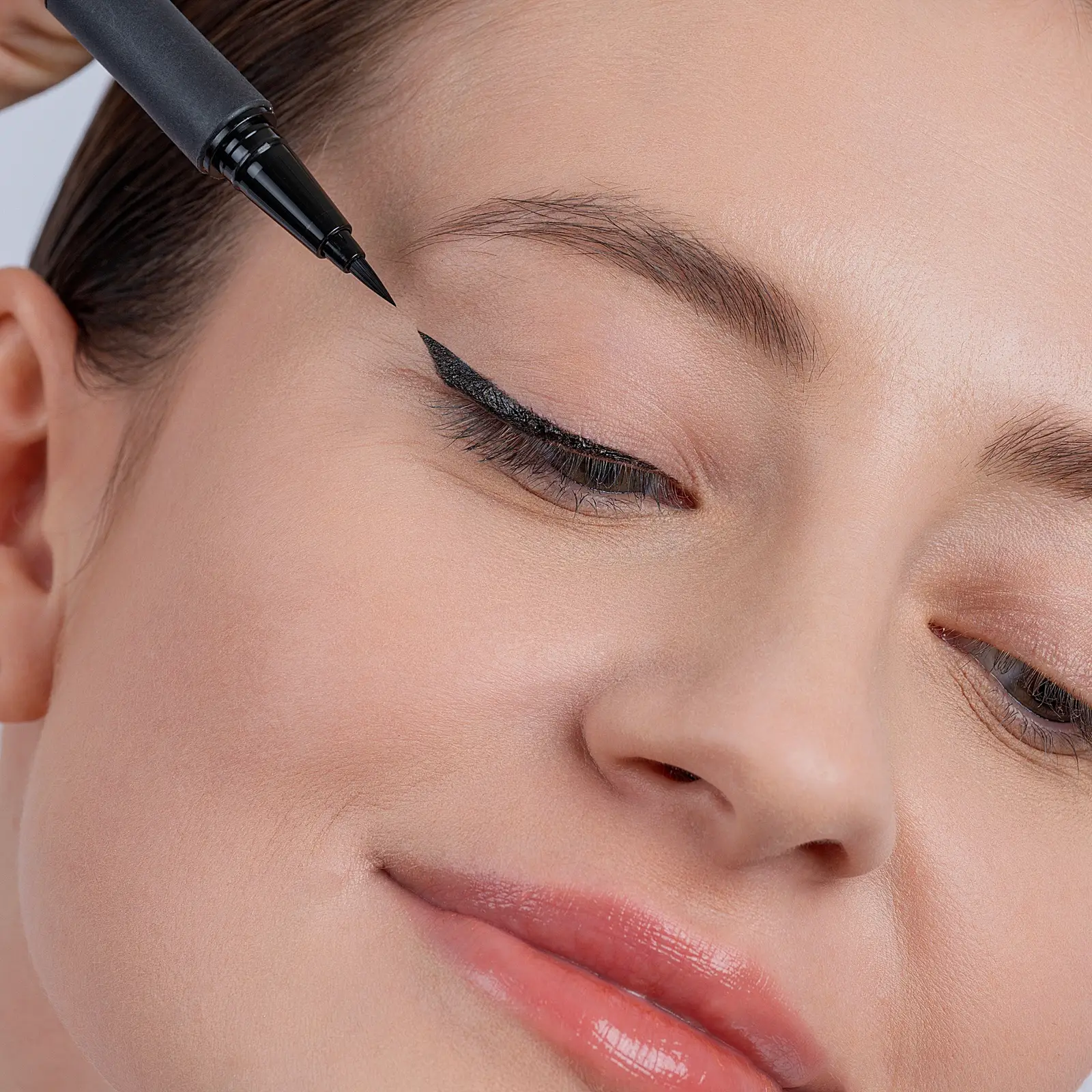 Подводка для глаз с кистью Wild Stellary тон 01 Black