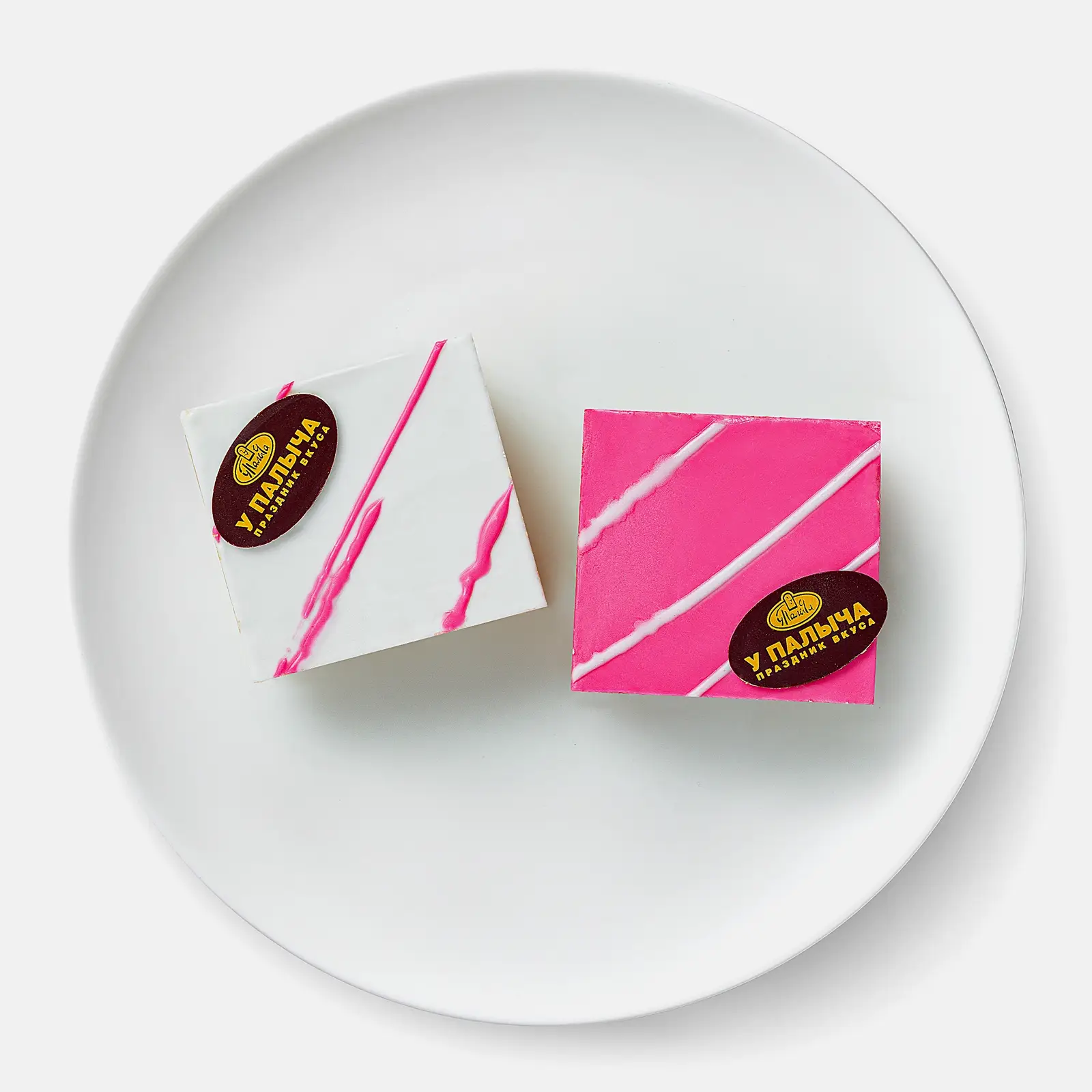 Изображение товара Пирожное Тет-а-тет с вишней клубникой и шоколадом 270 г У Палыча