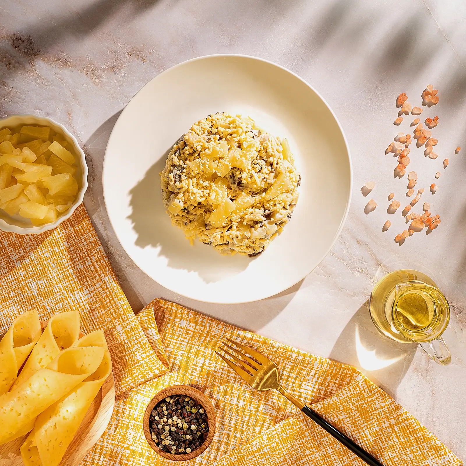 Изображение товара Салат Викинг М кухня 200г с куриным филе, ананасами, шампиньонами и картофелем