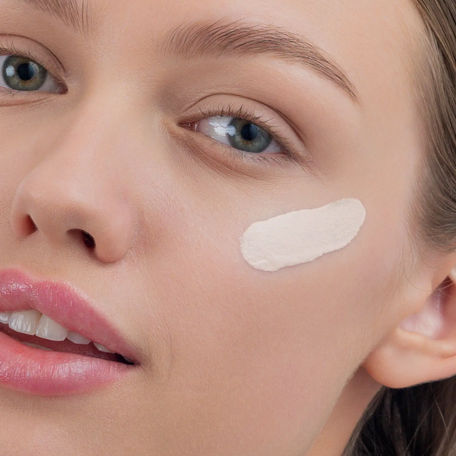Тональный крем с эффект сияния тон 02 Бежевый Divage Way To Glow - фото 2