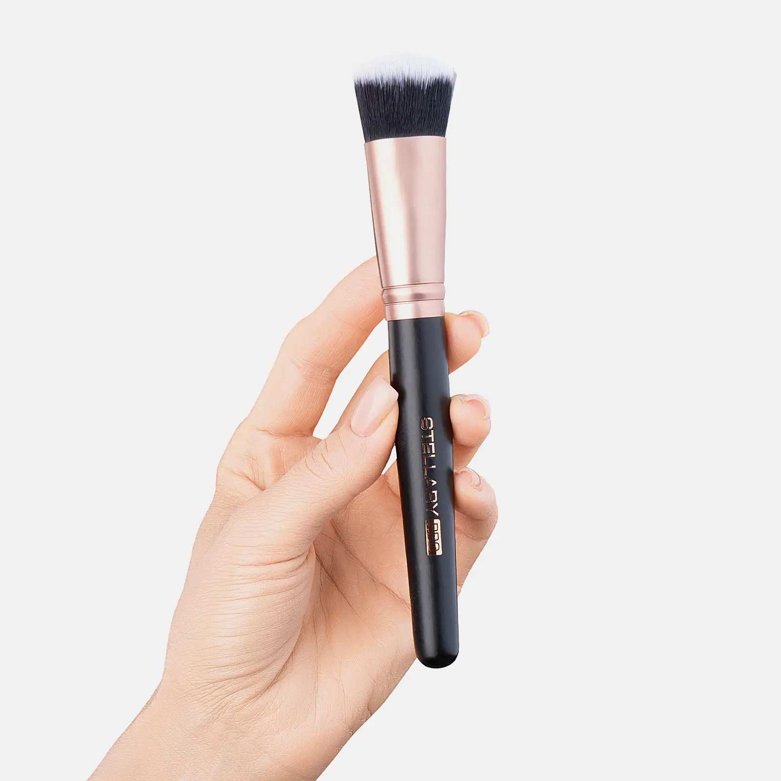 Кисть для тональной основы Stellary тон 138 2.8*2.8*19см