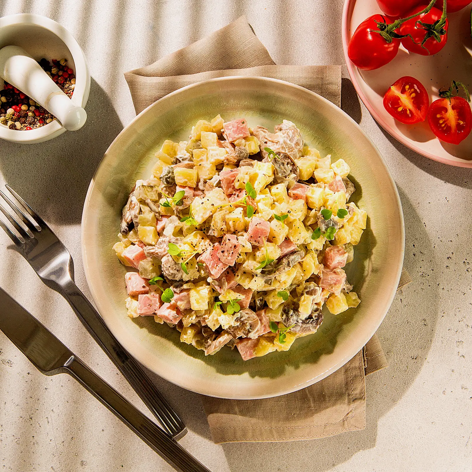 Салат с ветчиной и овощами М Кухня 200г