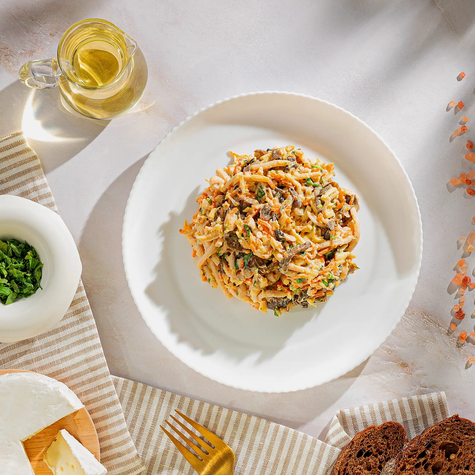 Изображение товара Салат с ветчиной и грибами М Кухня 180г свежий сочный вкус