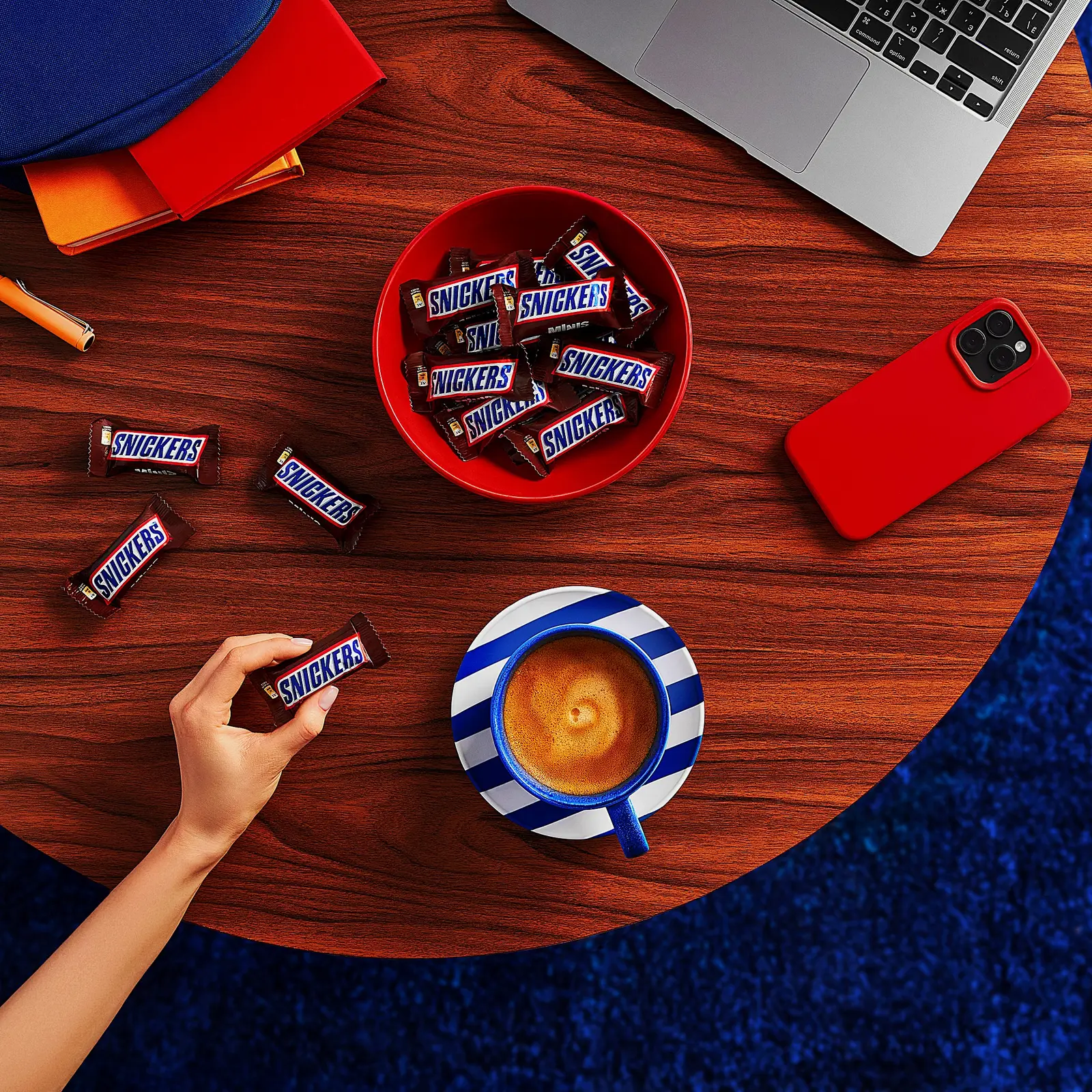 Конфеты шоколадные с карамелью арахисом и нугой Snickers Minis 180г