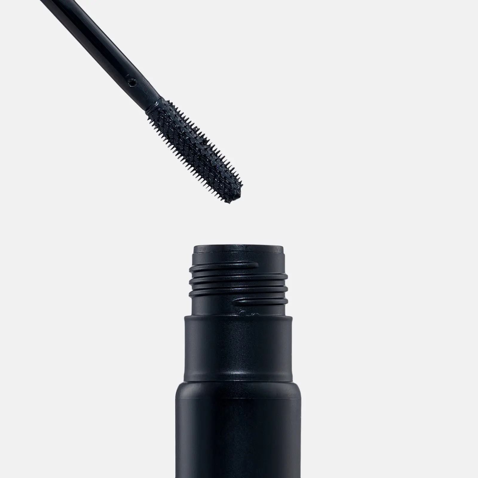 Объемная тушь для ресниц тон 01 Beauty Bomb Piercy - фото 3 Объемная тушь для ресниц тон 01 Beauty Bomb Piercy - фото 3