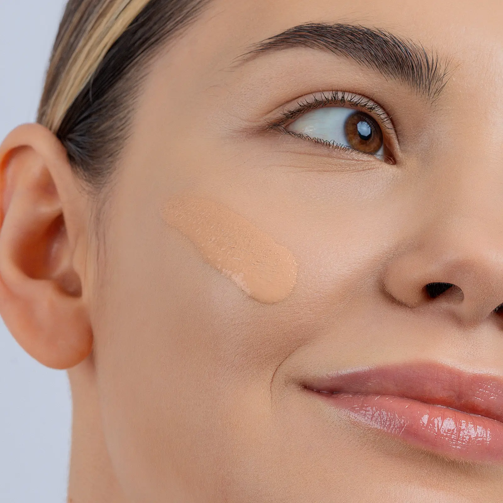 Тональная основа для лица тон 04 Influence Beauty Adaptogen