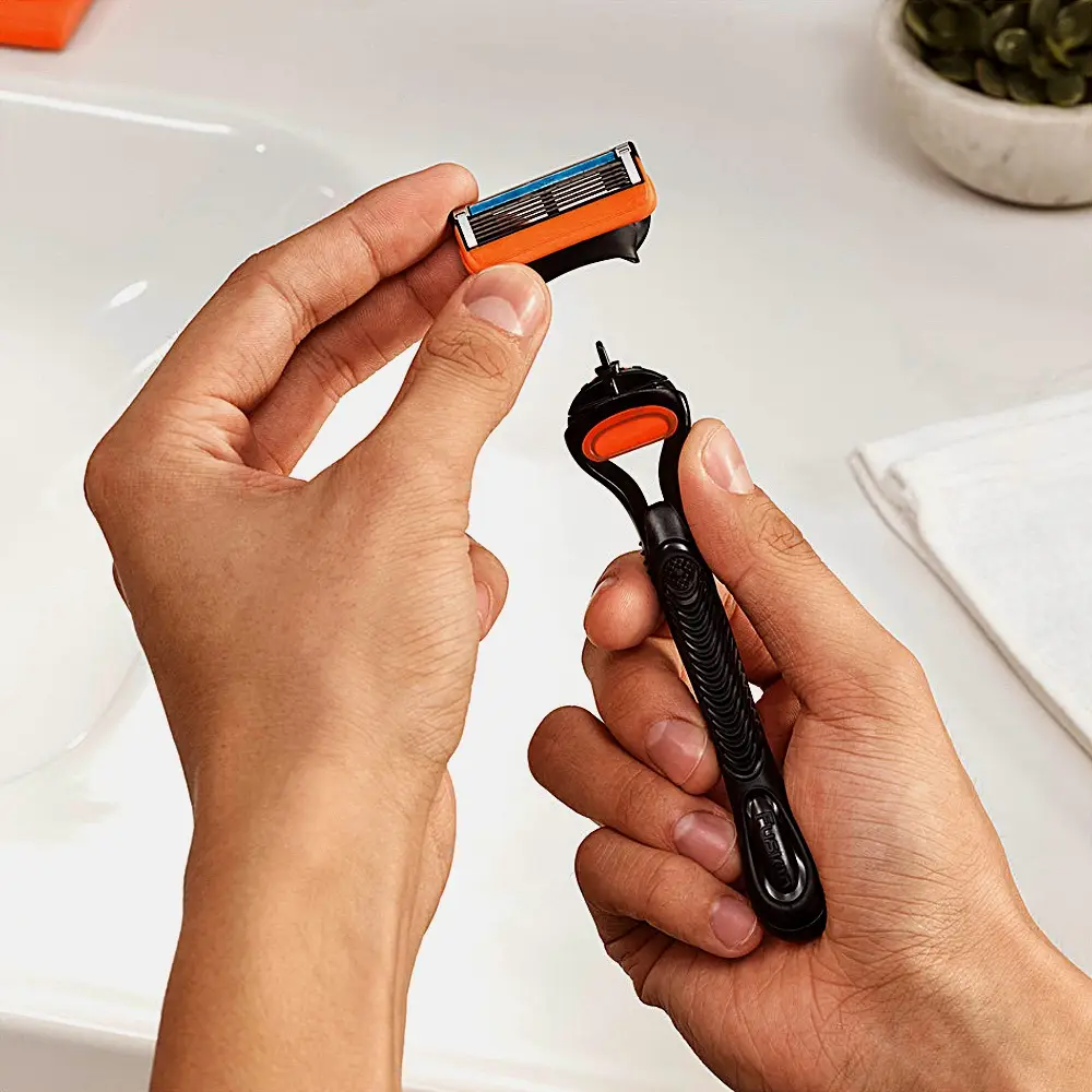 Бритва Gillette Fusion 5 с 4 сменными кассетами