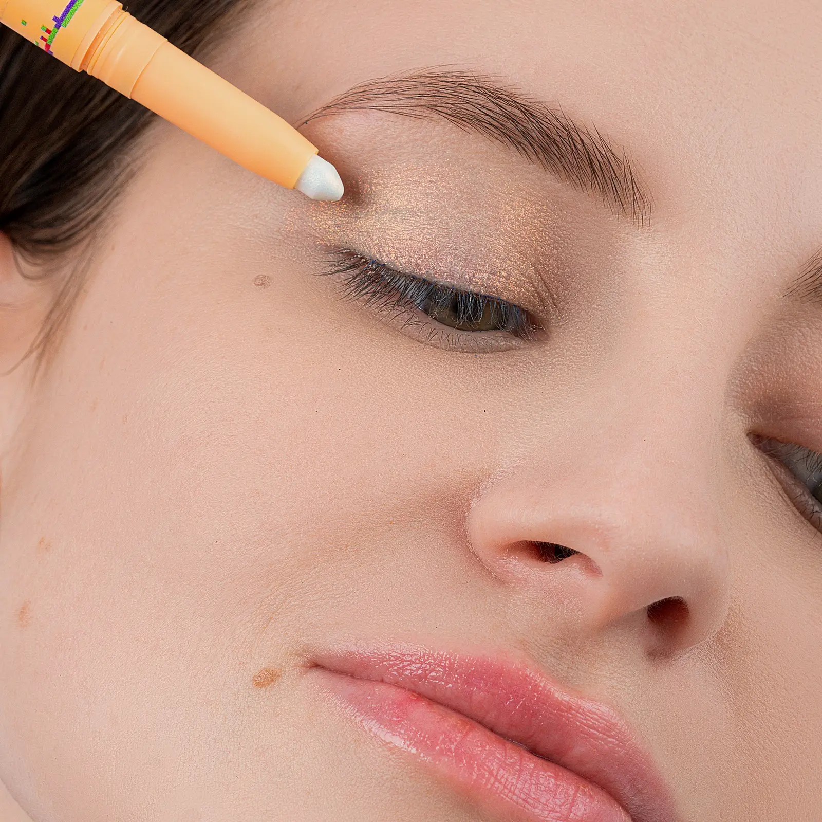 Карандаш для глаз тон 01 Beauty Bomb Смешарики - фото 2 Карандаш для глаз тон 01 Beauty Bomb Смешарики - фото 2