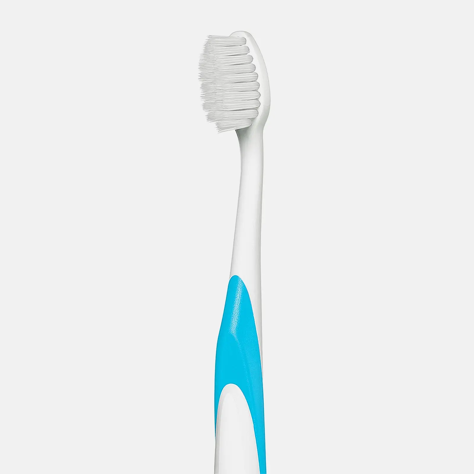 Зубная щетка Sensodyne Бережный Уход для чувствительных зубов и деликатной чистки