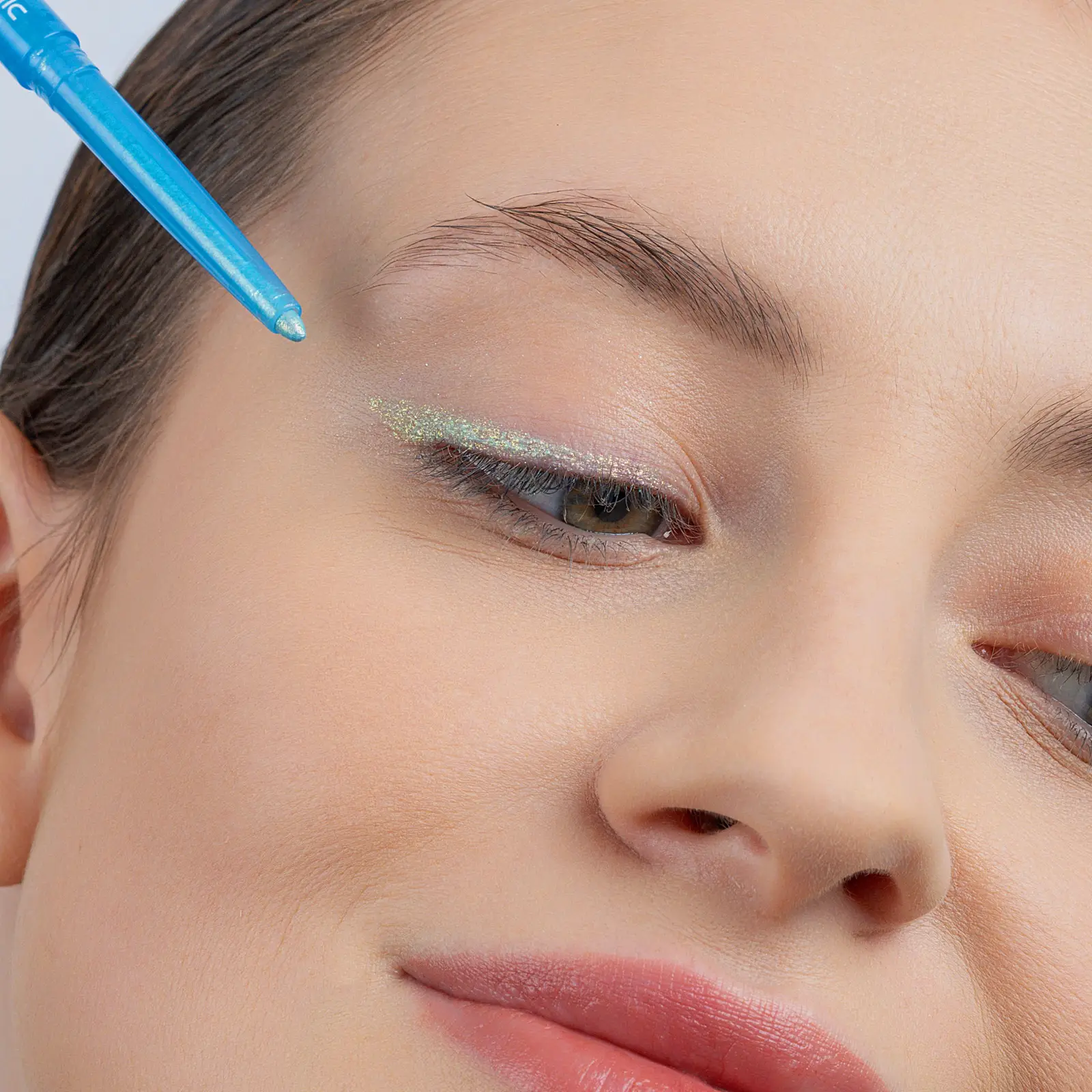 Дуохромный карандаш для глаз Conspiracy тон 03 Beauty Bomb Ufo