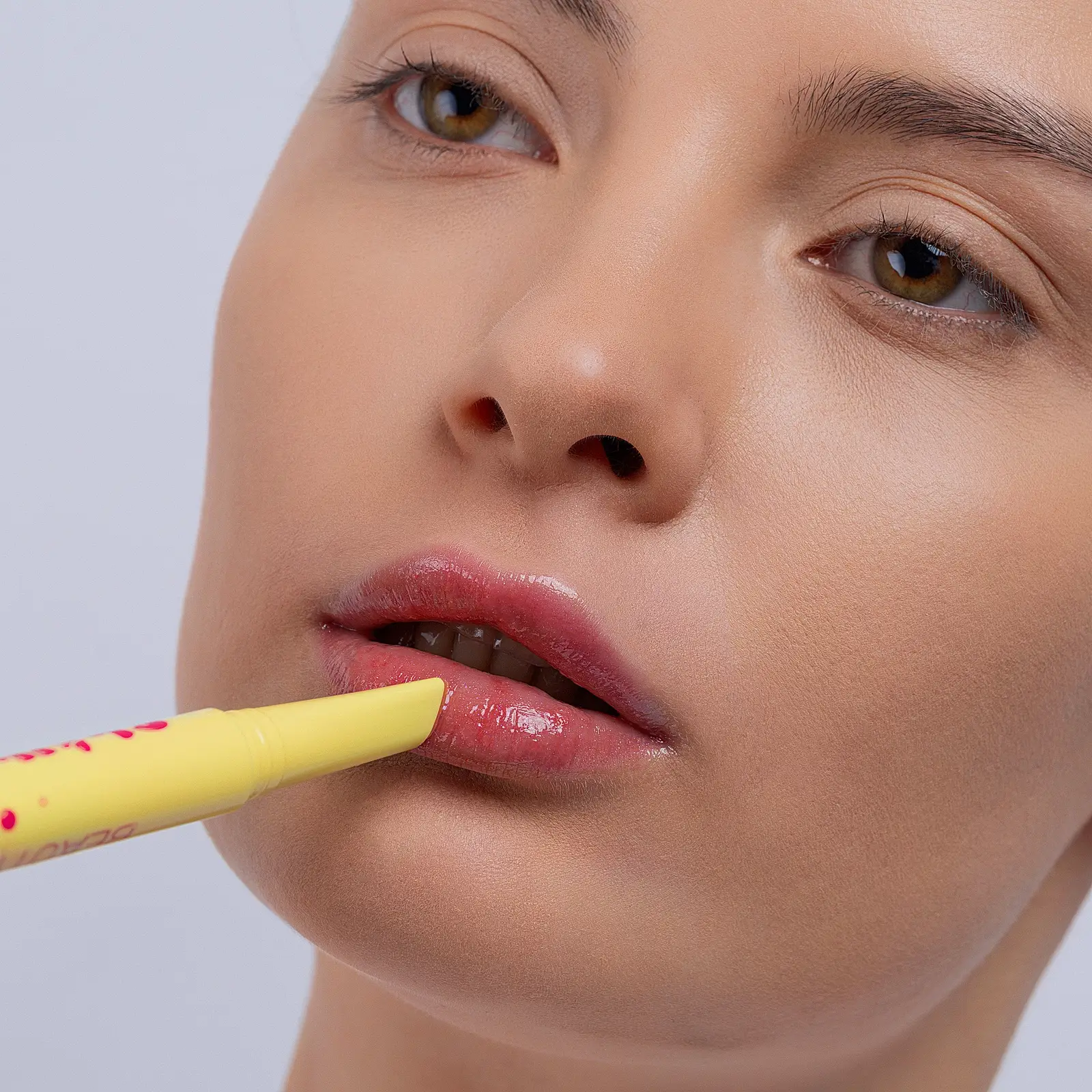 Тающий блеск для губ Shelly Shell тон 02 Beauty Bomb Jelly Pirates