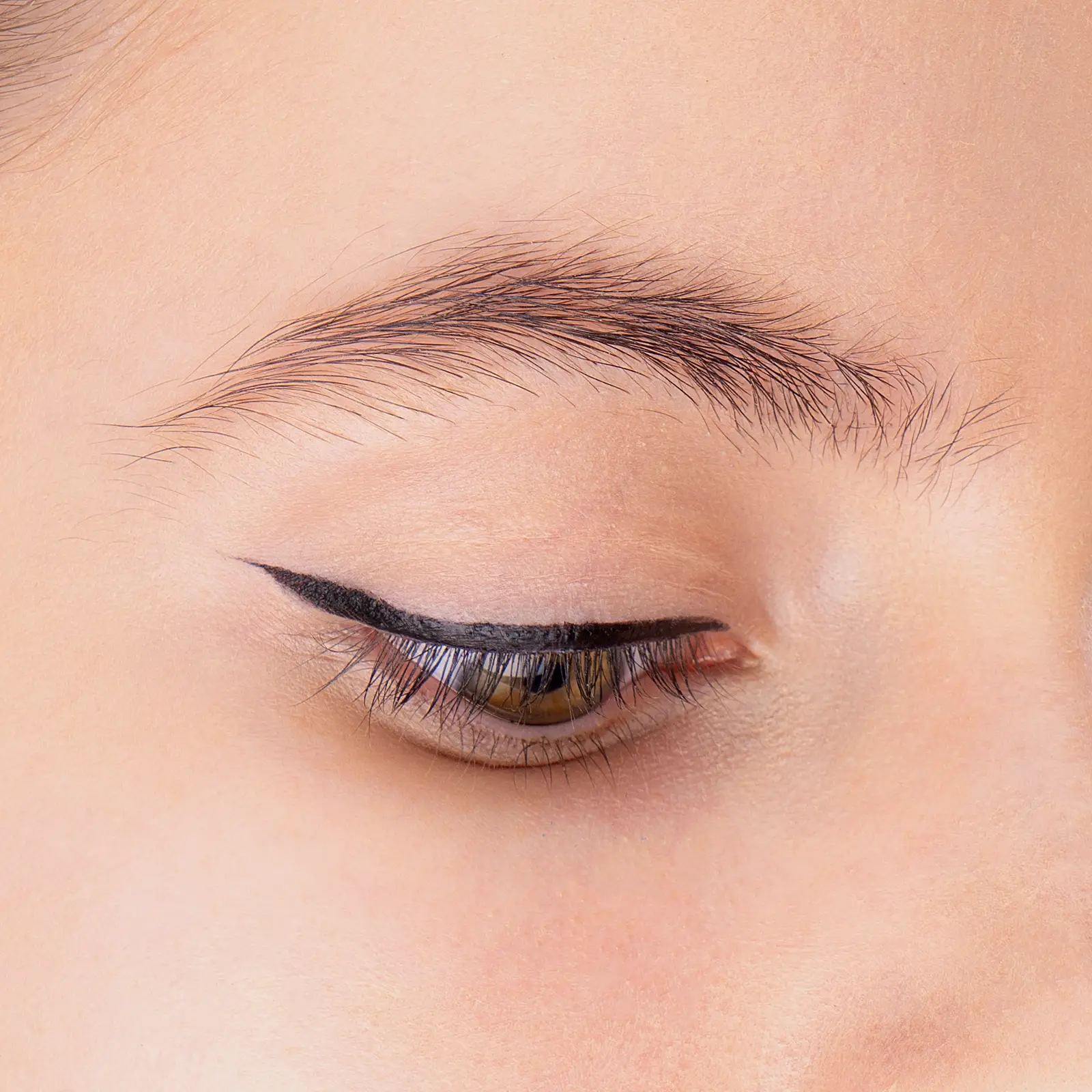 Водостойкая подводка-лайнер для глаз тон 01 Beblack 7Days B.Colour Pro Capsule