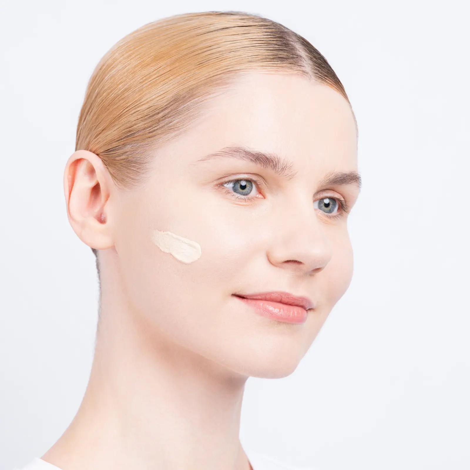 Тональный крем Eveline Cosmetics Botanic Expert матирующий тон 01 Porcelain