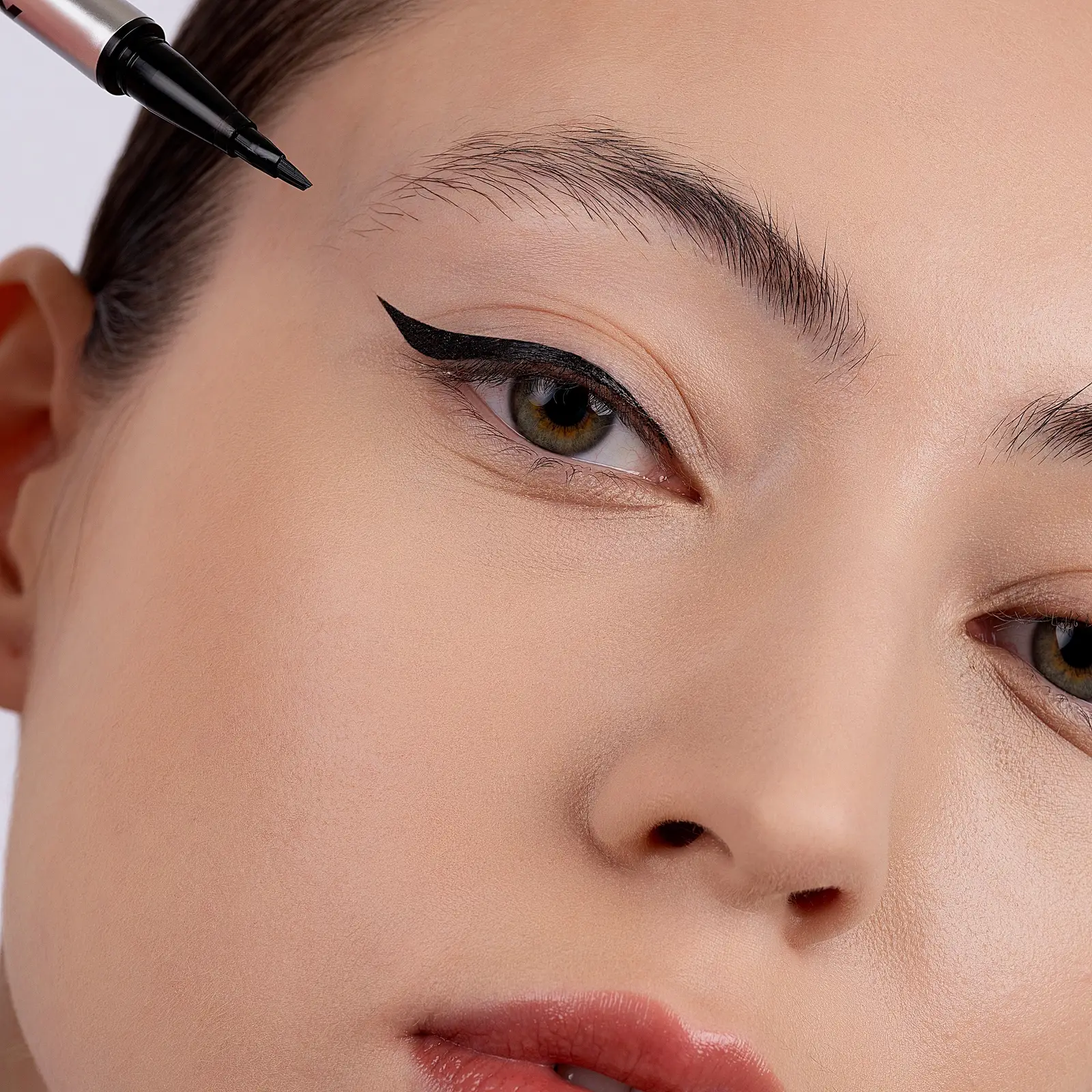 Подводка для глаз Doomsday Beauty Bomb Cyberbomb