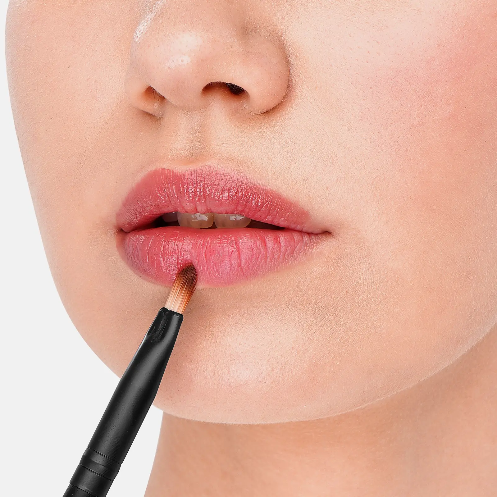 Кисть для губ LAF база СВ-003 3*21*2см