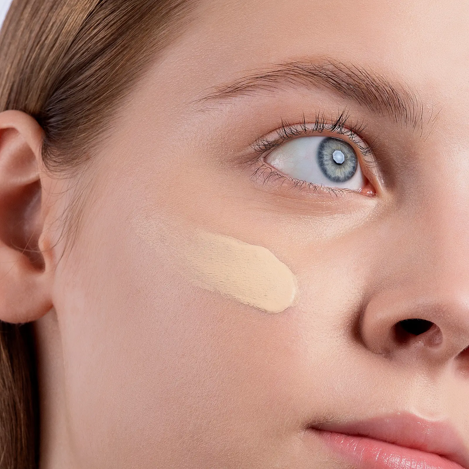 Тональная основа Eveline Cosmetics Wonder Match адаптирующаяся тон 05 Light Porce