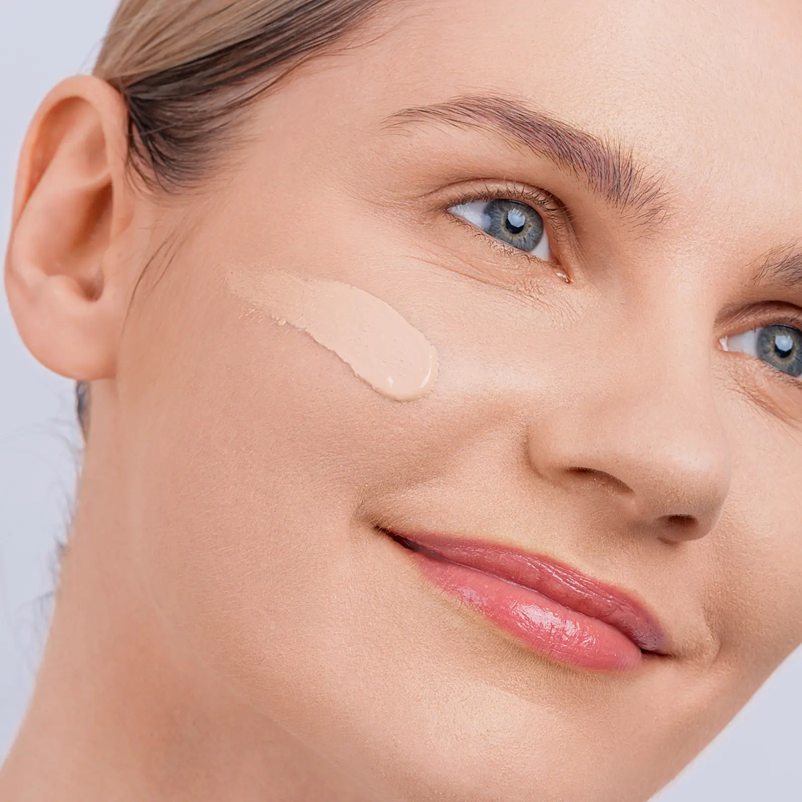 Тональный крем для коррекции цвета кожи тон 01 Фарфор Eva Mosaic СС Color Correction Cream