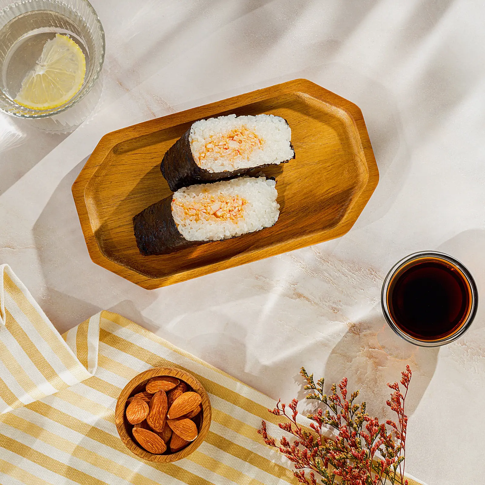 Изображение товара Онигири Снежный краб с соусом спайси 130г