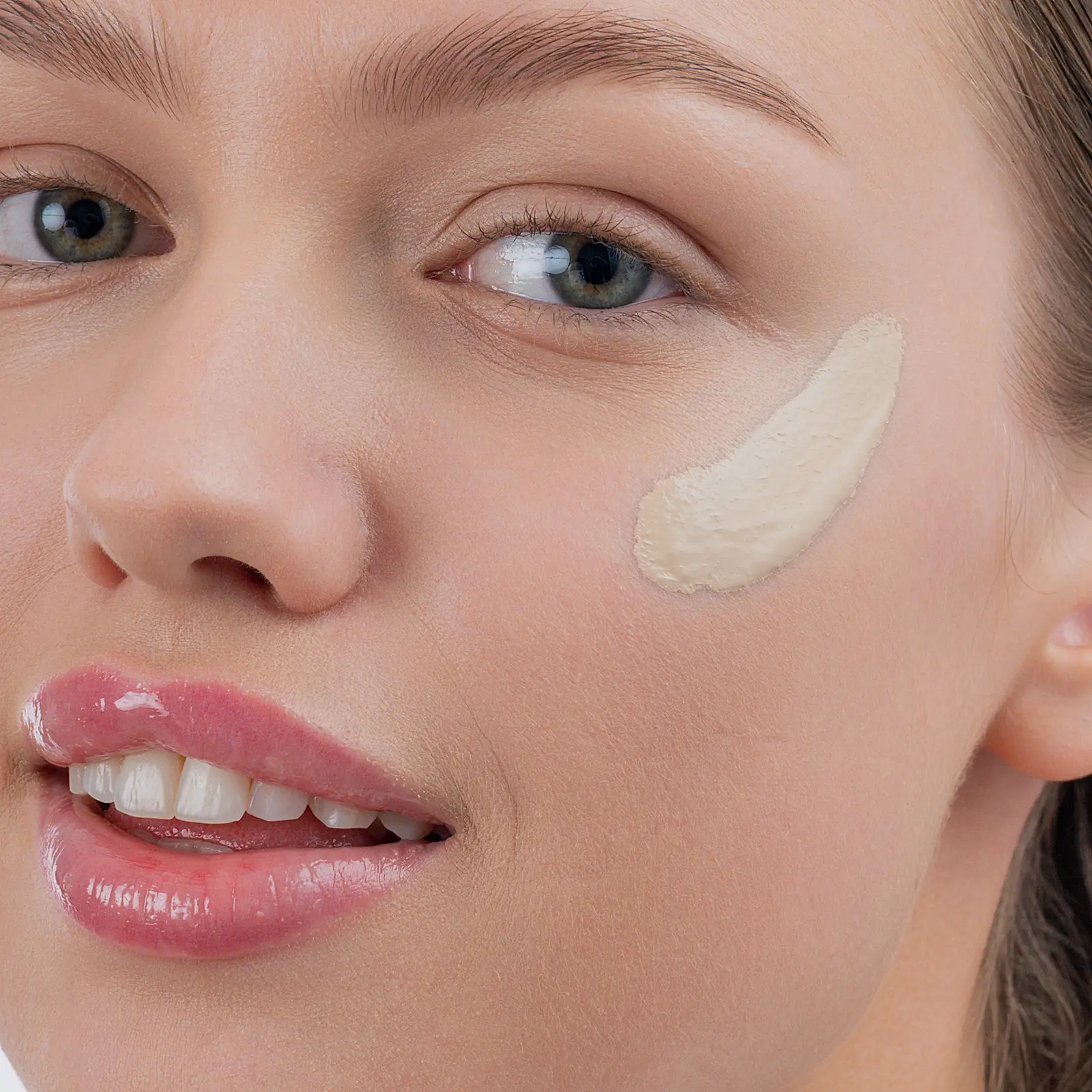 Тональный крем для лица тон 02 Натуральный бежевый Divage Matte Touch Foundation - фото 2 Тональный крем для лица тон 02 Натуральный бежевый Divage Matte Touch Foundation - фото 2