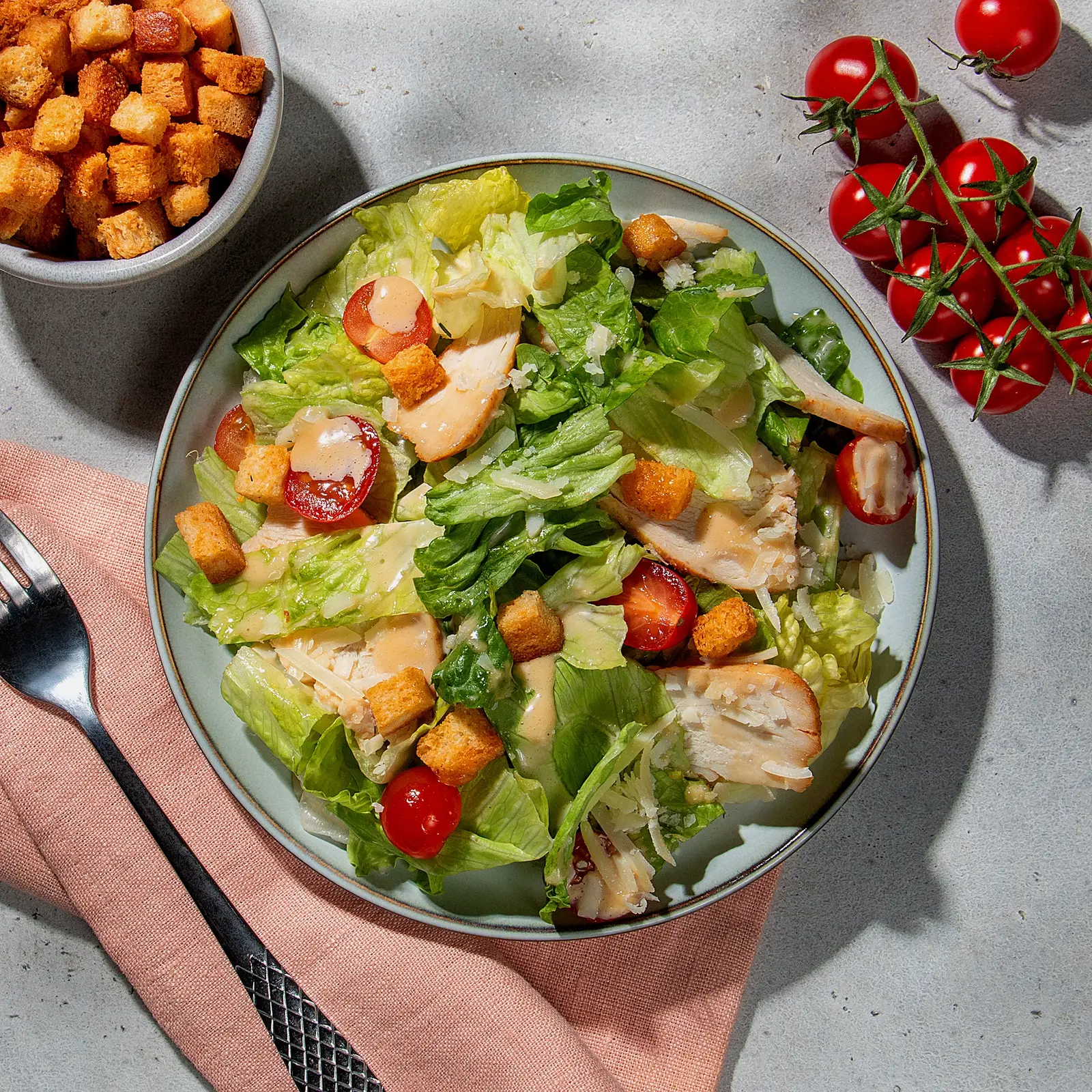 Изображение товара Салат Цезарь с курицей М Кухня 200г свежие ингредиенты