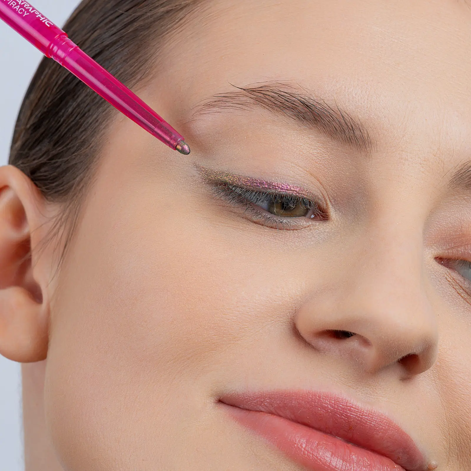 Дуохромный карандаш для глаз Conspiracy тон 02 Beauty Bomb Ufo