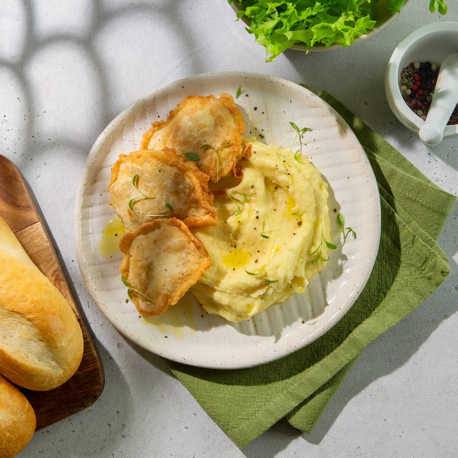 Изображение товара Филе минтая жареное в кляре с картофельным пюре 210г М Кухня