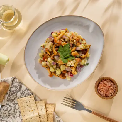 Изображение товара Салат картофельный с опятами и клюквой 200г