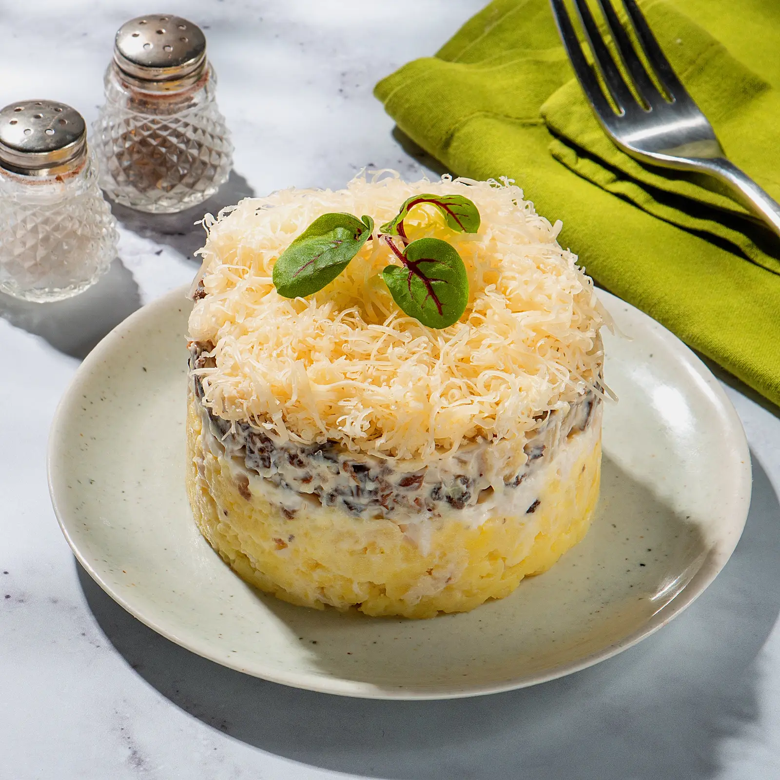 Изображение товара Салат Викинг М Кухня 200g - свежий холодный салат с курицей, ананасами и сыром