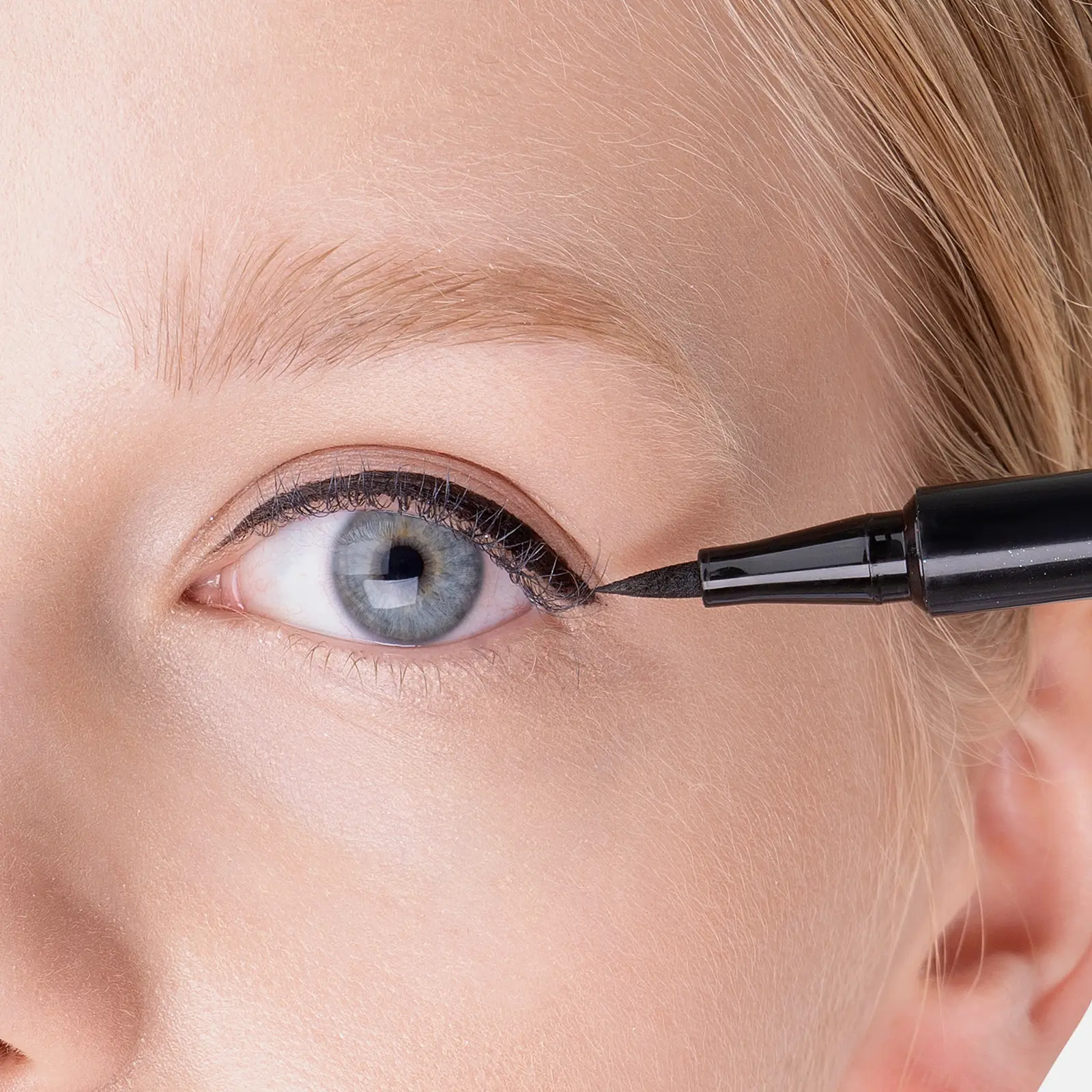 Подводка-фломастер для глаз Vamp! Stylo Liner Черная Pupa