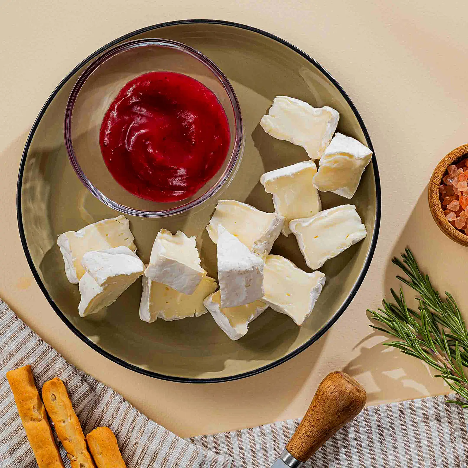 Сыр Бри мягкий с белой плесенью Premiere of Taste 125г