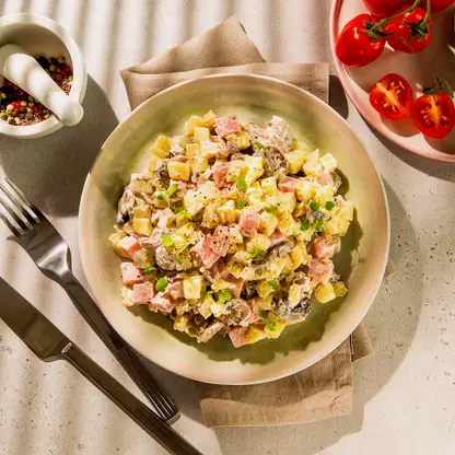 Салат с ветчиной и овощами М Кухня 200г