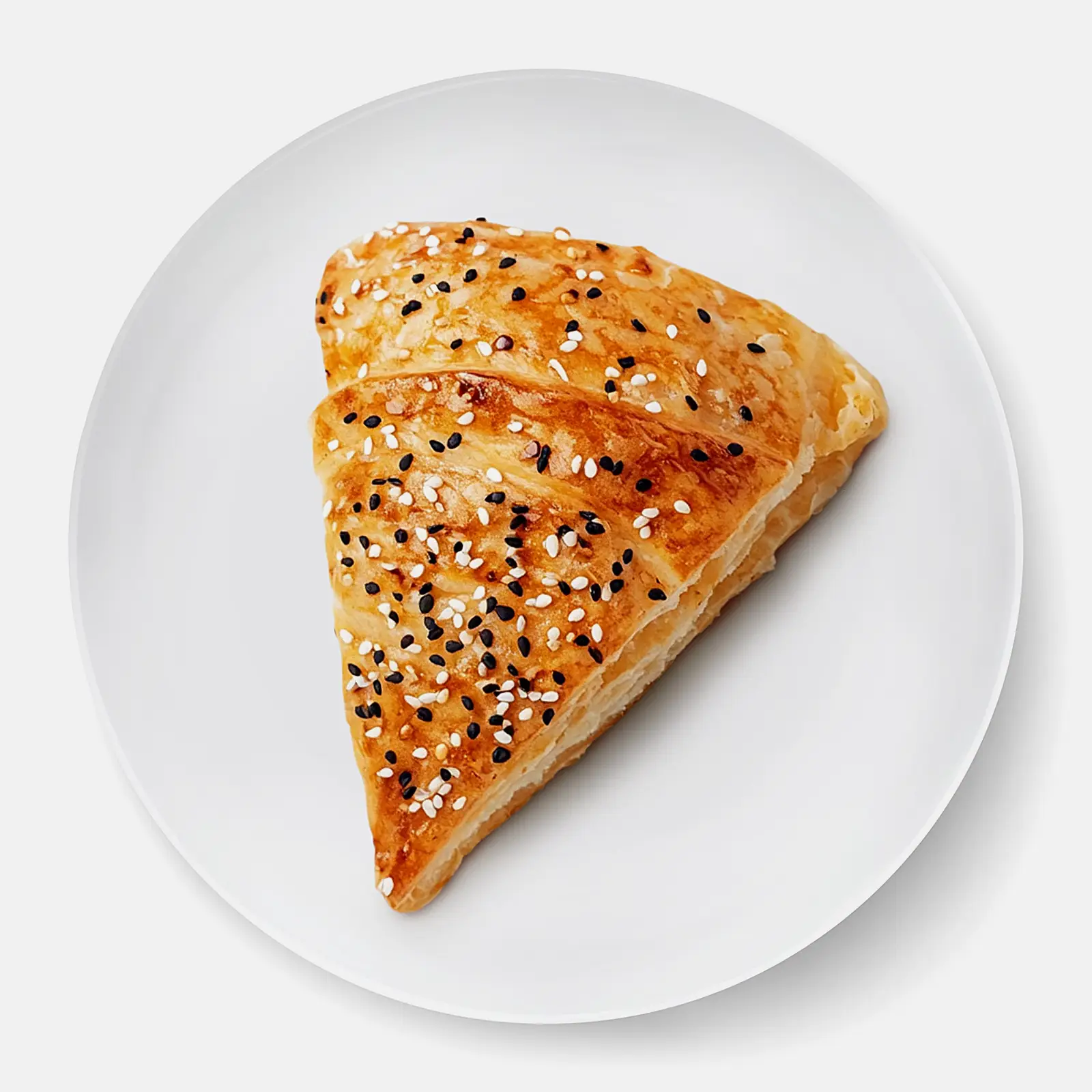 Слойка с начинкой из мяса кур 100г