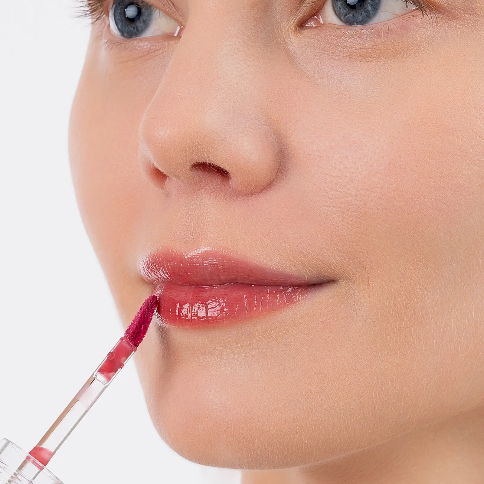 Блеск для губ тон 03 Ягодный Divage Way To Glow Lip Gloss - фото 2