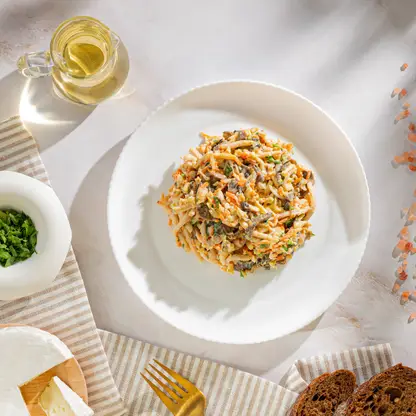 Изображение товара Салат с ветчиной и грибами М Кухня 180г свежий сочный вкус