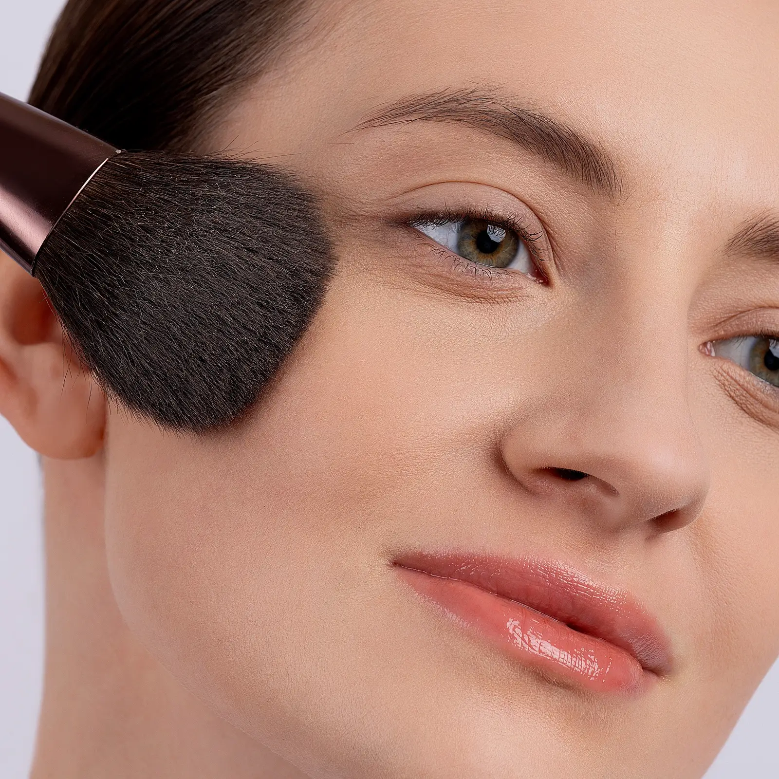 Компактная пудра для лица тон 01 Бело-бежевый Influence Beauty Mattronic