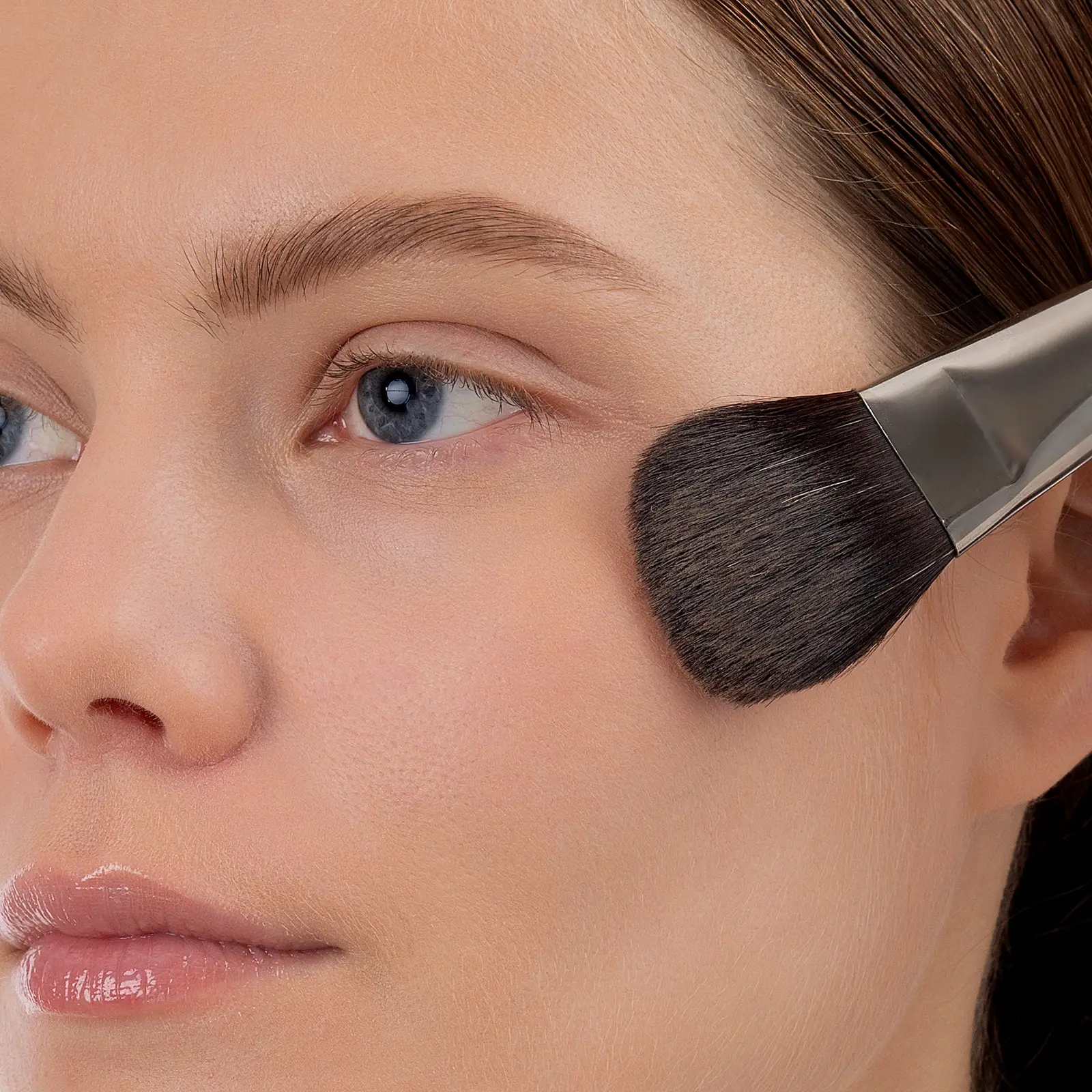 Компактная пудра для лица тон 02 Светло-бежевый Influence Beauty Mattronic - фото 6 Компактная пудра для лица тон 02 Светло-бежевый Influence Beauty Mattronic - фото 6