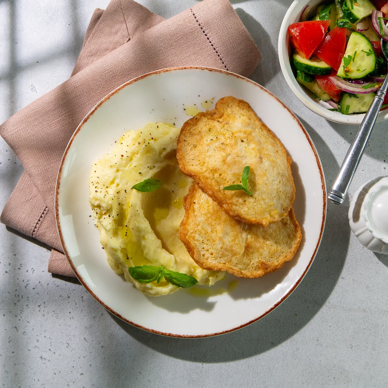 Изображение товара Шницель куриный в яйце с картофельным пюре М Кухня 220г
