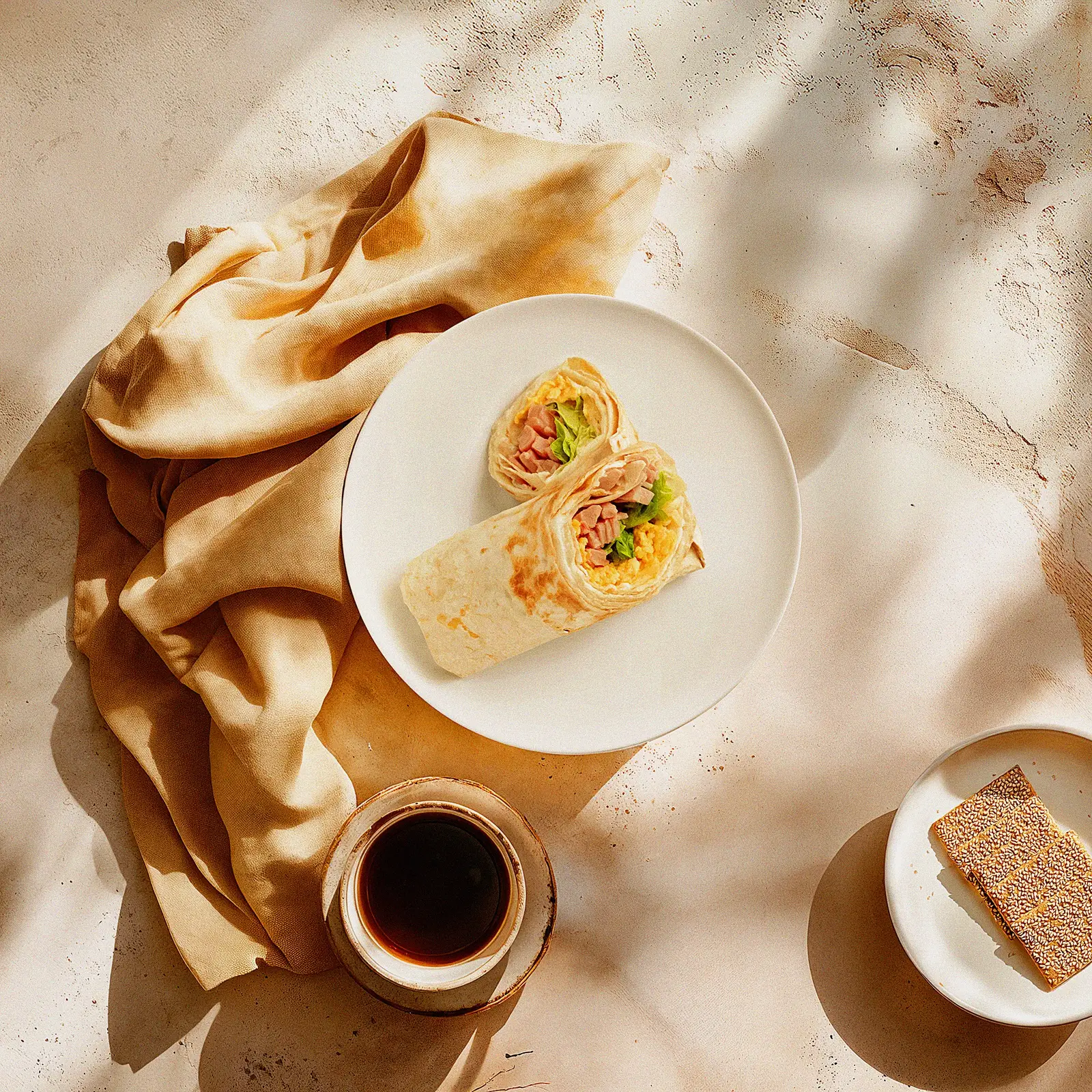 Изображение товара Сэндвич-ролл с ветчиной сыром и омлетом М Кухня 240г