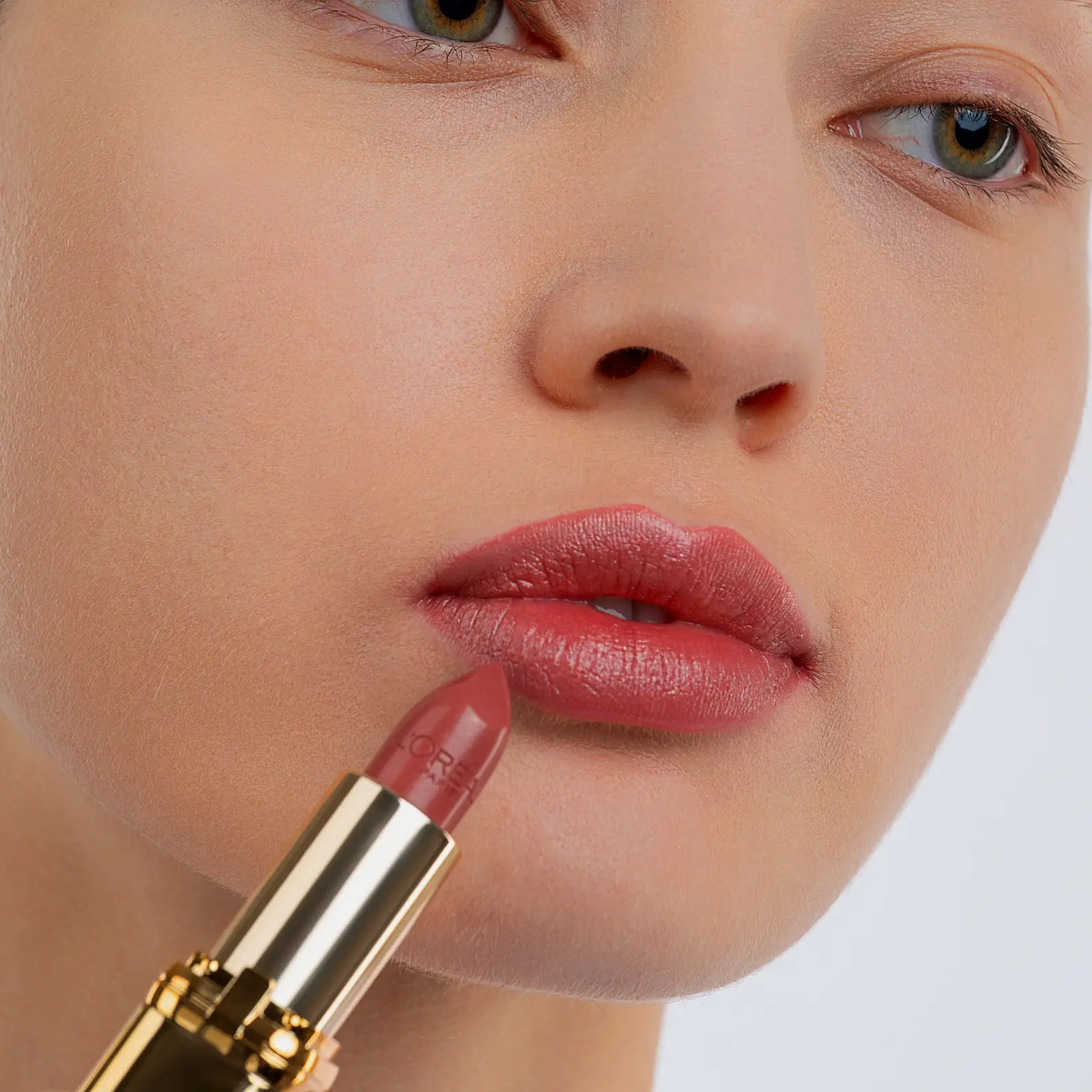 Помада для губ L’Oréal Paris Color Riche увлажняющая оттенок 232 Нежный кашемир  - фото 6