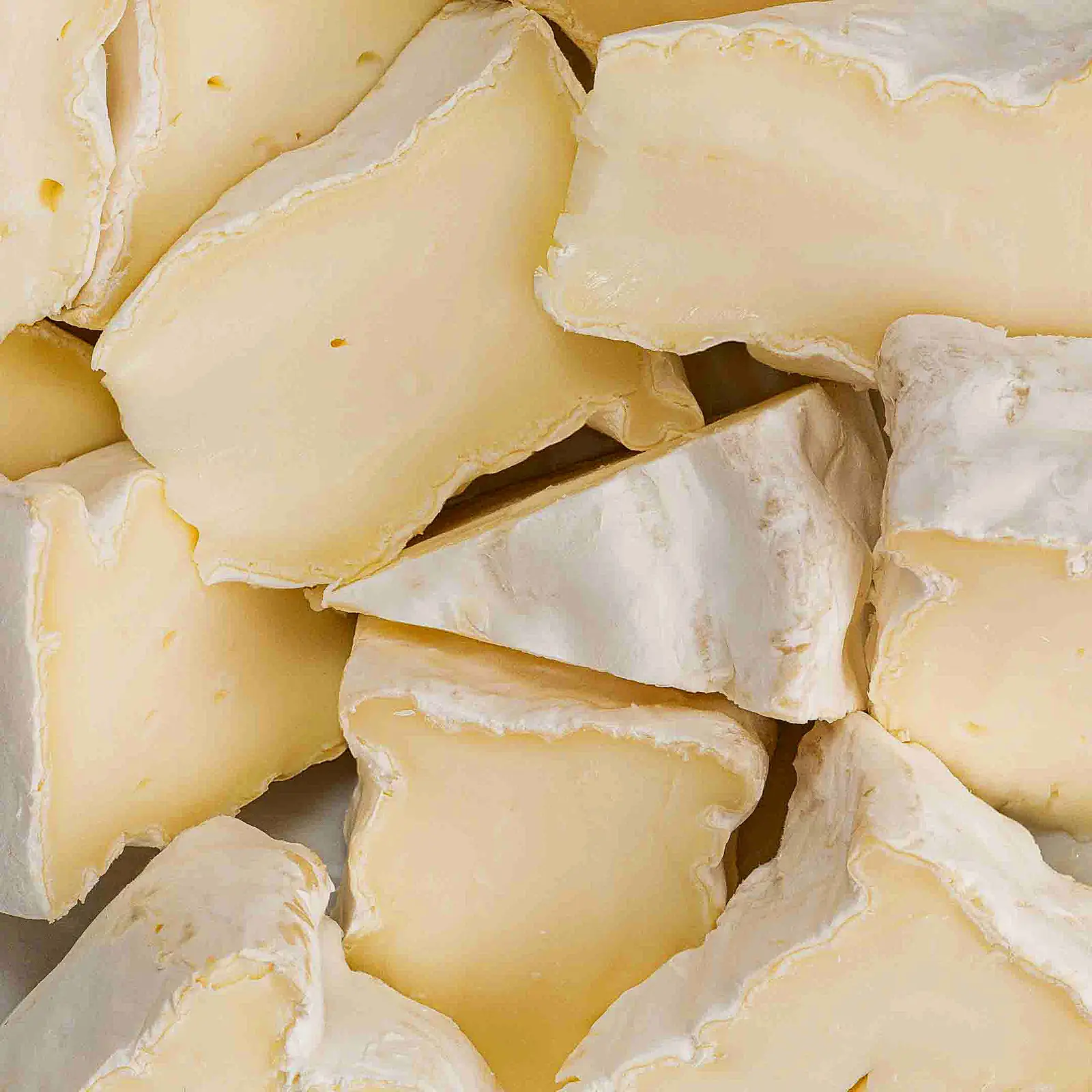 Сыр Бри мягкий с белой плесенью Premiere of Taste 125г