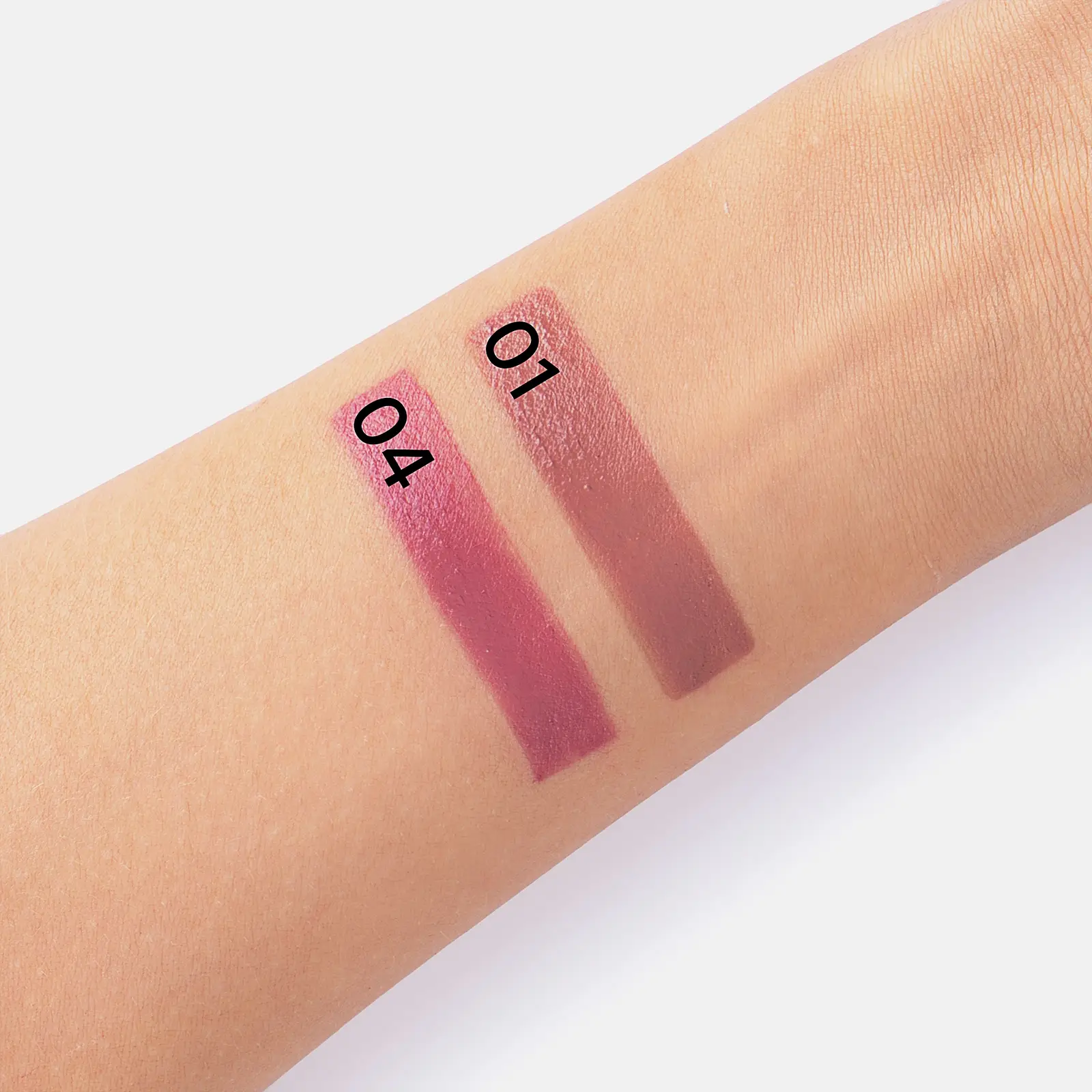 Помада для губ в стике Lips Lipstick тон 01 Beauty Bomb