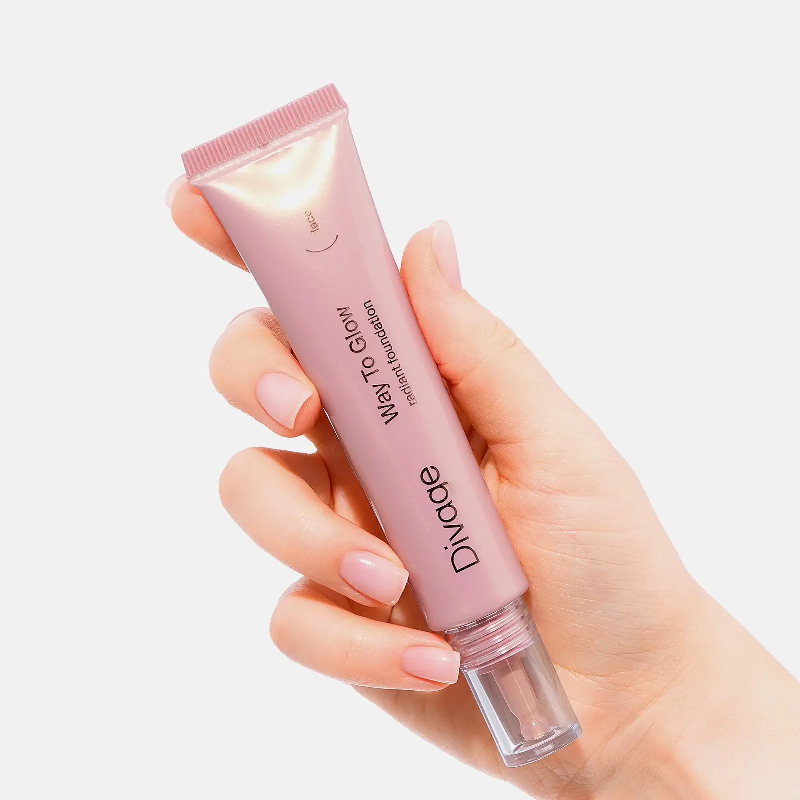 Тональный крем с эффект сияния тон 02 Бежевый Divage Way To Glow - фото 3