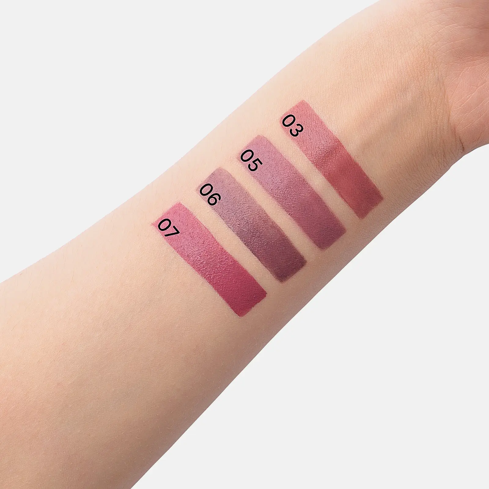 Помада для губ в стике Lips Lipstick тон 05 Beauty Bomb