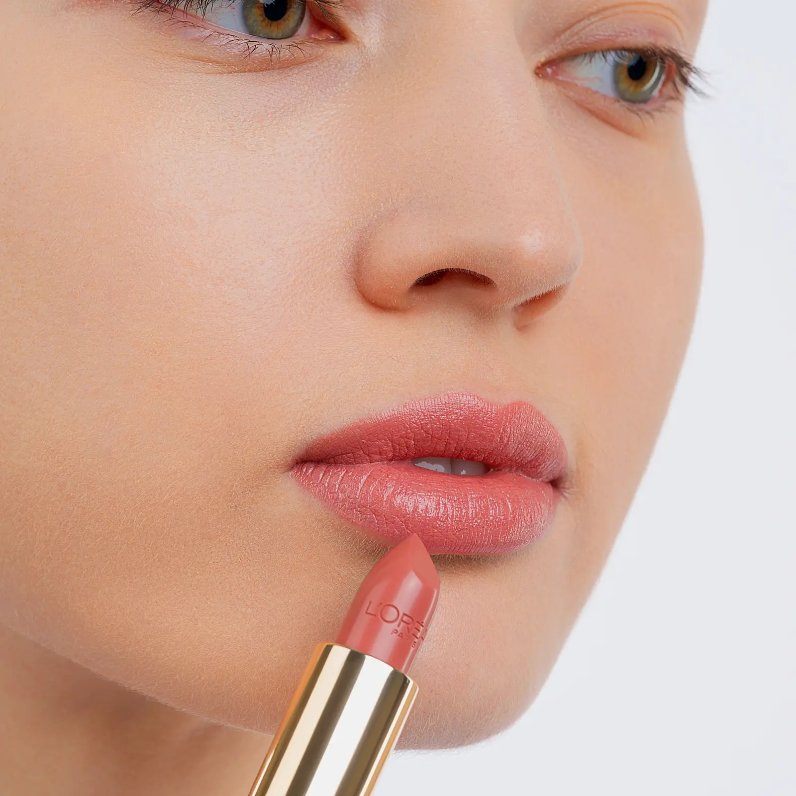 Помада для губ L’Oréal Paris Color Riche увлажняющая оттенок 235 Нежная роза - фото 6 Помада для губ L’Oréal Paris Color Riche увлажняющая оттенок 235 Нежная роза - фото 6