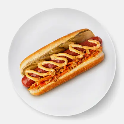 Хот-дог с сосиской из мяса говядины на пшеничной булочке