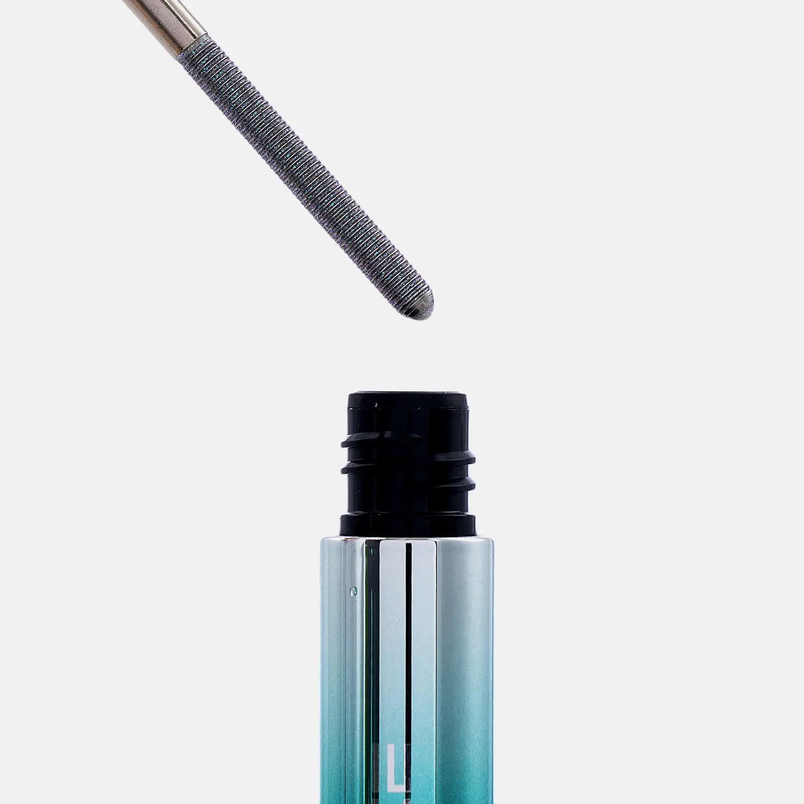 Тушь-топпер для ресниц Hydrogenesis тон 01 Голубо‑серебряный Influence Beauty - фото 4 Тушь-топпер для ресниц Hydrogenesis тон 01 Голубо‑серебряный Influence Beauty - фото 4