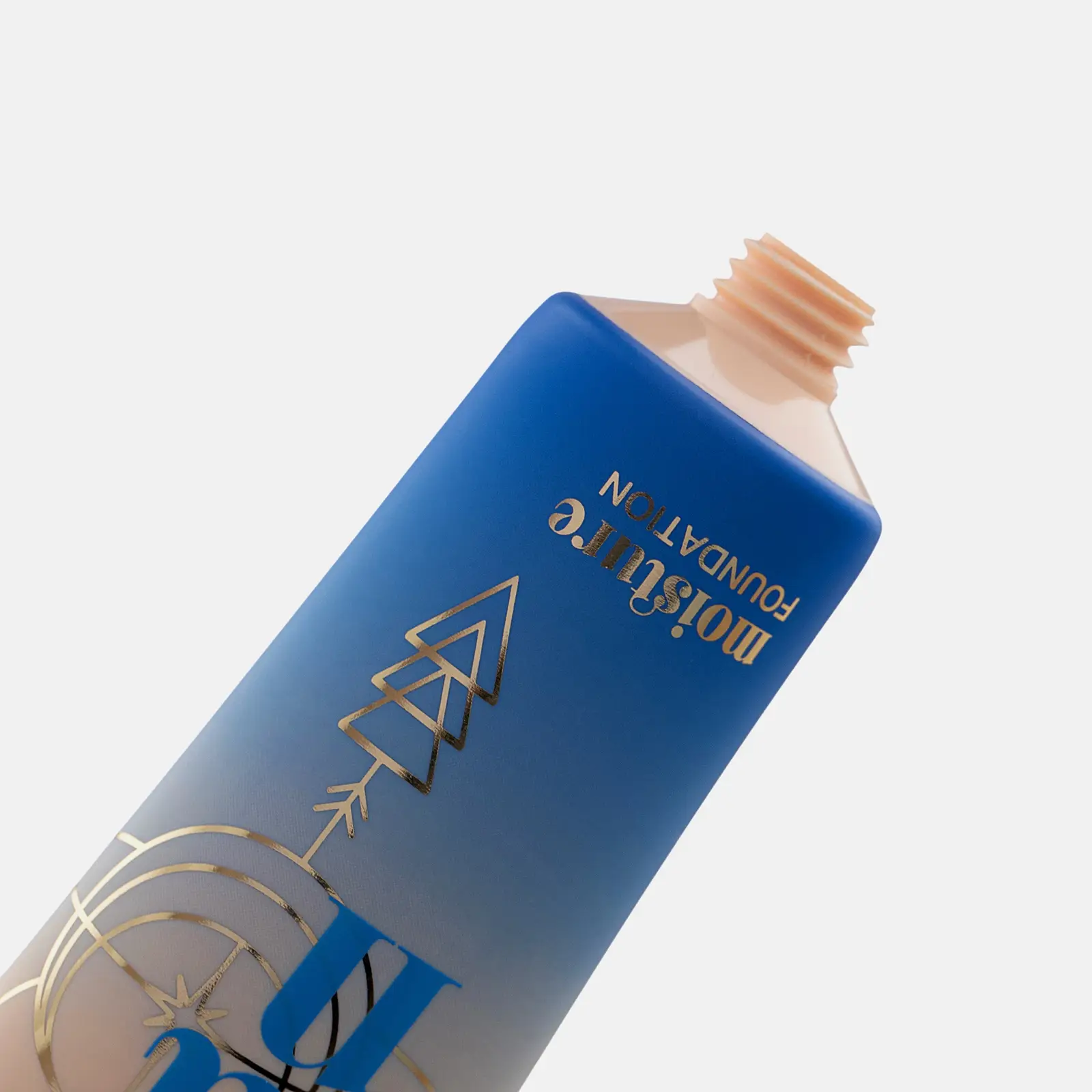 Увлажняющая тональная основа для лица Ocean тон 02 Vivienne Sabo