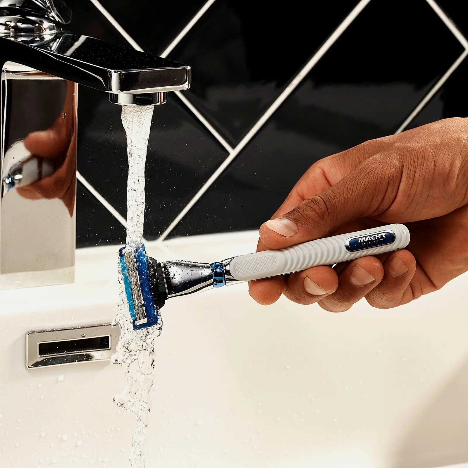 Кассеты для бритья Gillette Mach3 Turbo 8шт - фото 8 Кассеты для бритья Gillette Mach3 Turbo 8шт - фото 8